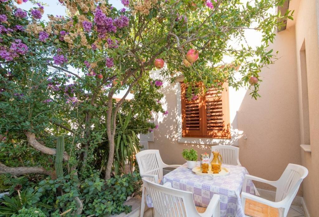 Apartments Longo Supetar Εξωτερικό φωτογραφία