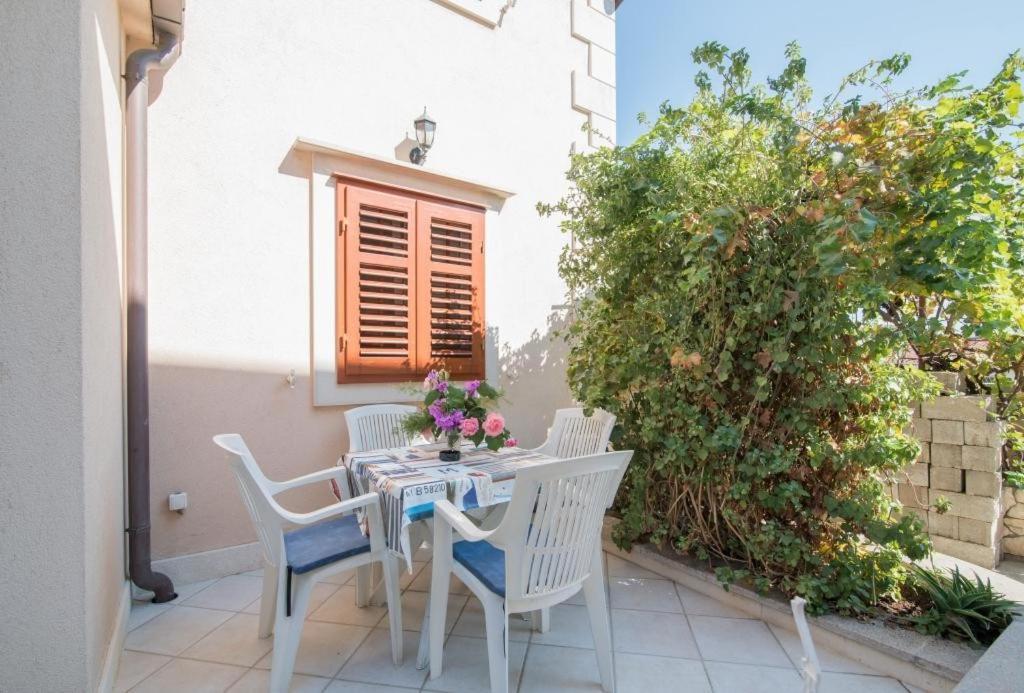 Apartments Longo Supetar Εξωτερικό φωτογραφία