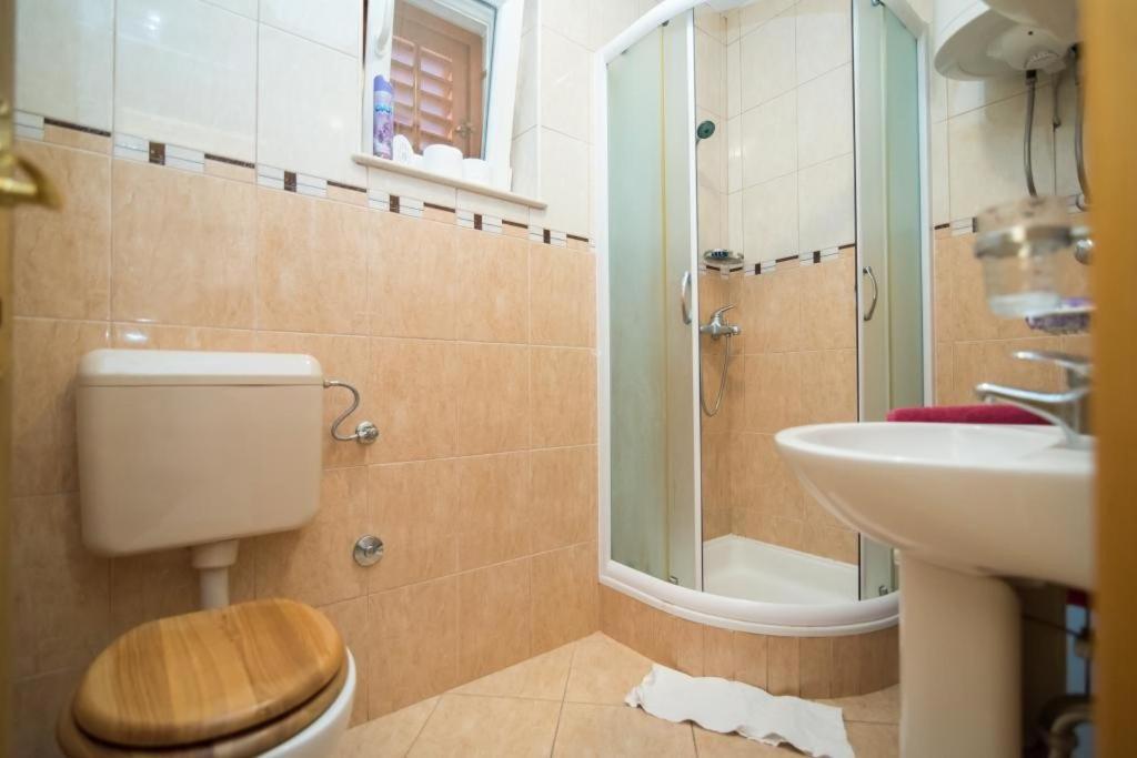 Apartments Longo Supetar Εξωτερικό φωτογραφία