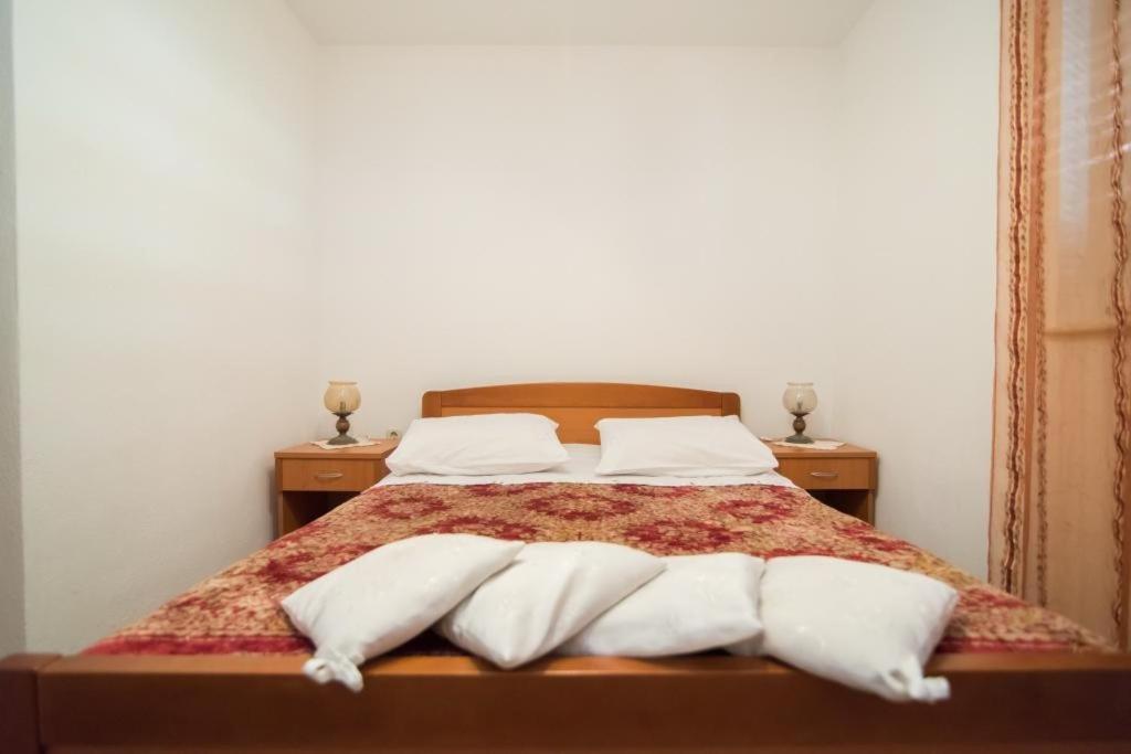 Apartments Longo Supetar Εξωτερικό φωτογραφία